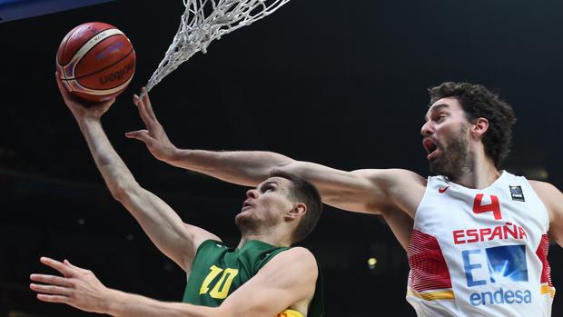 Pau Gasol durante un partido entre España y Lituania