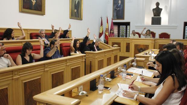 Un momento de la votación en el pleno celebrado este lunes