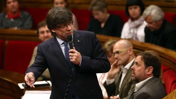 Puigdemont, en una sesión plenaria en el Parlament