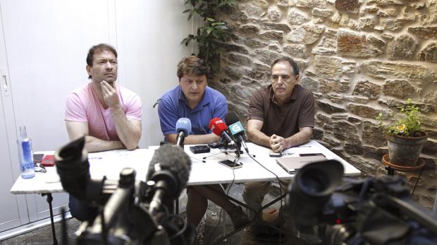 Los críticos de Podemos Galicia, este miércoles durante la rueda de prensa ofrecida en Santiago
