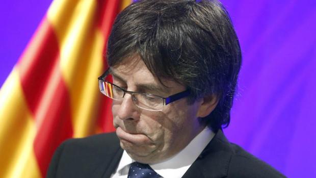 Puigdemont pide «lealtad» a la CUP, que pide referéndum para el primer semestre de 2017