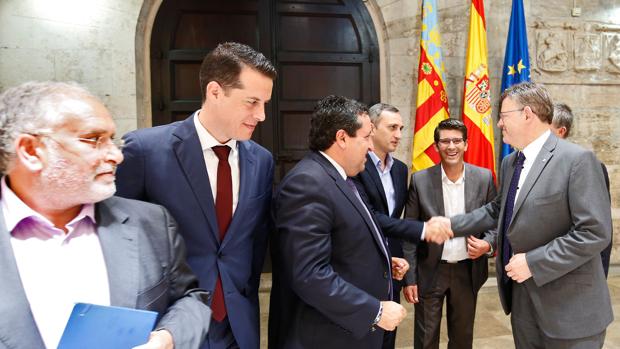 Ximo Puig, este martes, junto a los presidentes de las Diputaciones