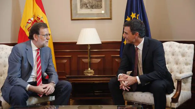 Mariano Rajoy y Pedro Sánchez en su último encuentro en el Congreso