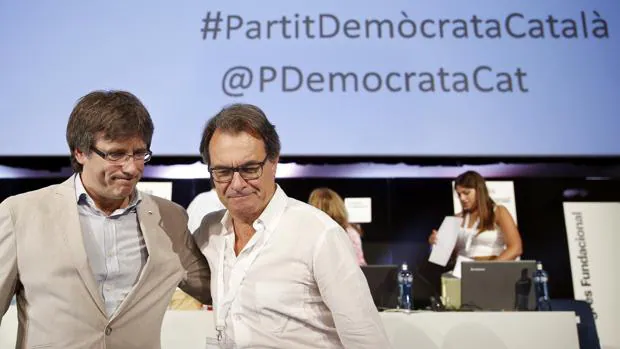 Puigdmont y Mas, en el congreso de fundación del PDC