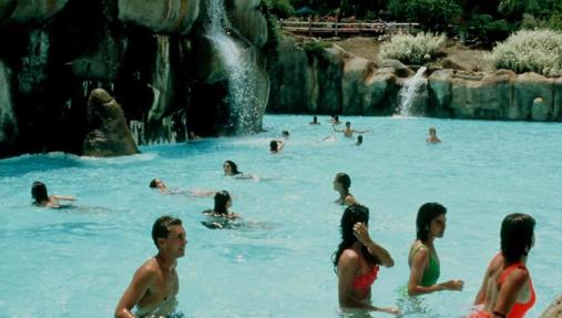 Bañistas en Aqualandia.