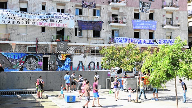 Los okupas de Lavapiés hacen caja con las casetas cedidas por Carmena