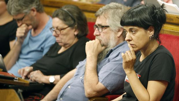 La diputada de la CUP, Anna Gabriel, en la sesión de control al Govern en el Parlament de Cataluña