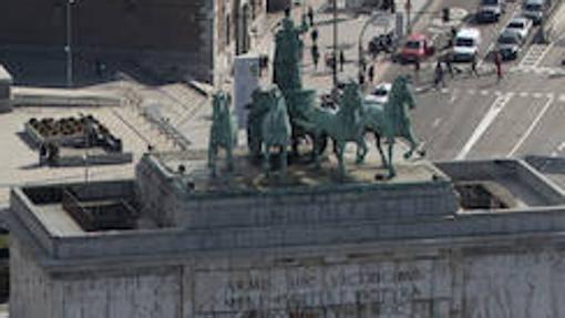 Estatua del Arco de la Victoria en Moncloa