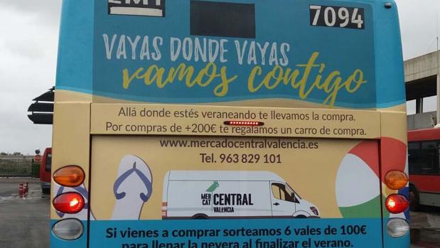 Publicidad de la campaña en los autobuses de la EMT de Valencia