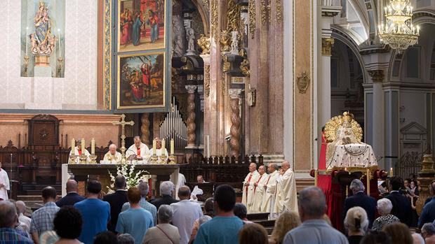 Imagen del cardenal Cañizares durante la homlía de la Asunción de la Virgen