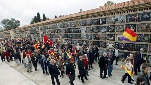 Imagen de archivo de un acto sobre la memoria histórica celebrado en el Cementerio General de Valencia