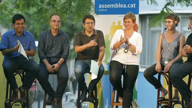 Pisarello participó ayer, junto a miembros de Junts Pel Sí y la CUP, en un debate sobre el proceso