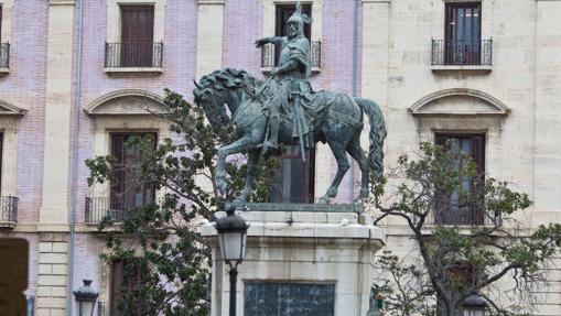 Imagen de la estatua de Jaume I en el Parterre de Valencia