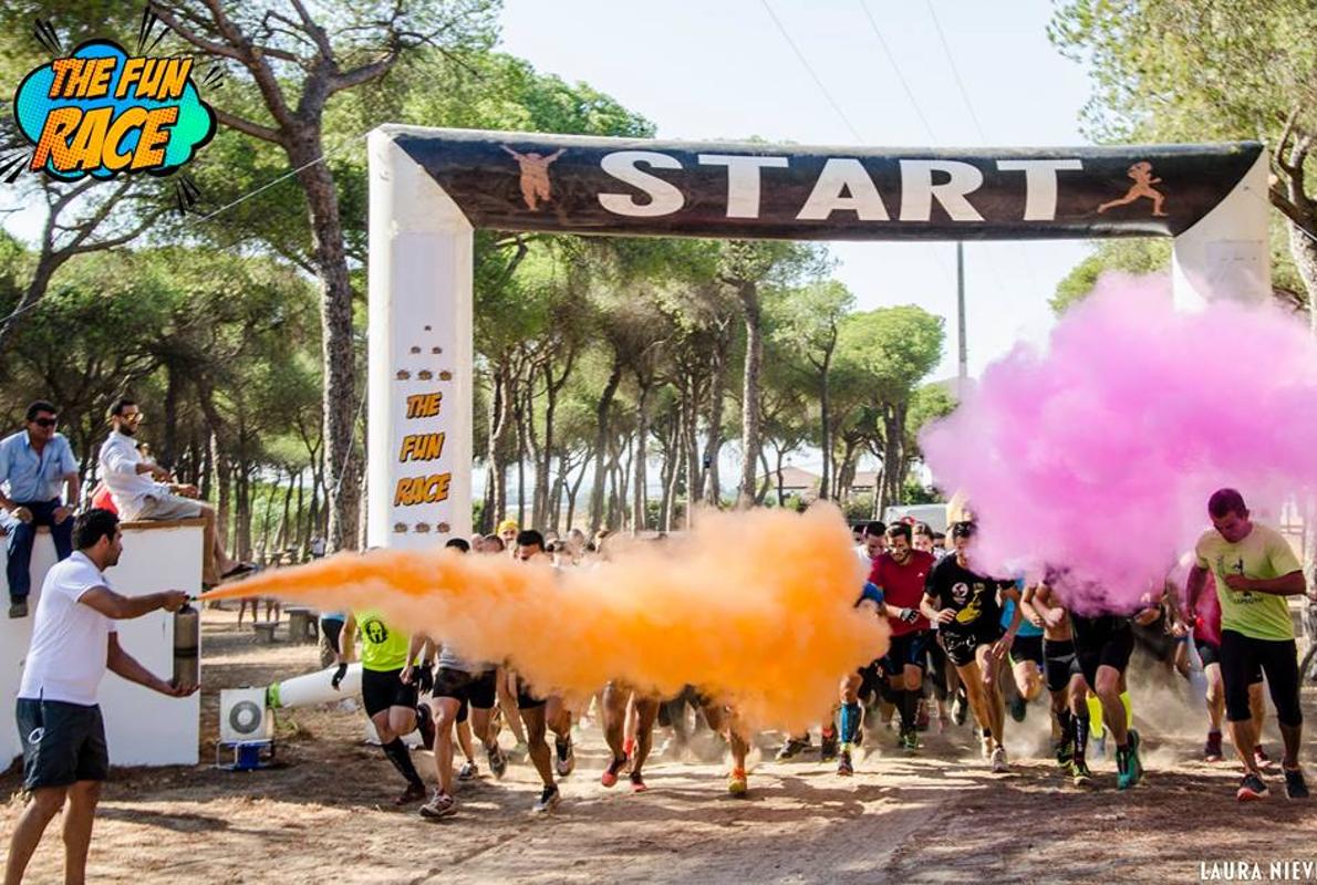 Salida de esta divertida carrera que permite a los corredores participar disfrazados