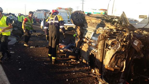 Un choque múltiple en la A-4 deja dos muertos y catorce heridos