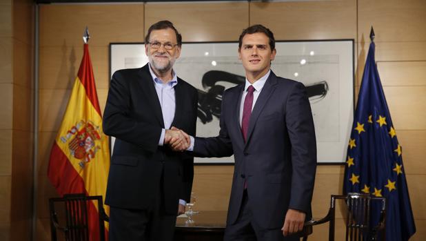 Rajoy acepta las condiciones de Rivera y mañana comenzarán las negociaciones