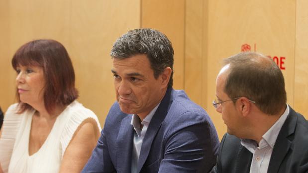 El PSOE ve «extraña» la fecha de investidura y el resto de partidos como un aumento de «presión» a Sánchez