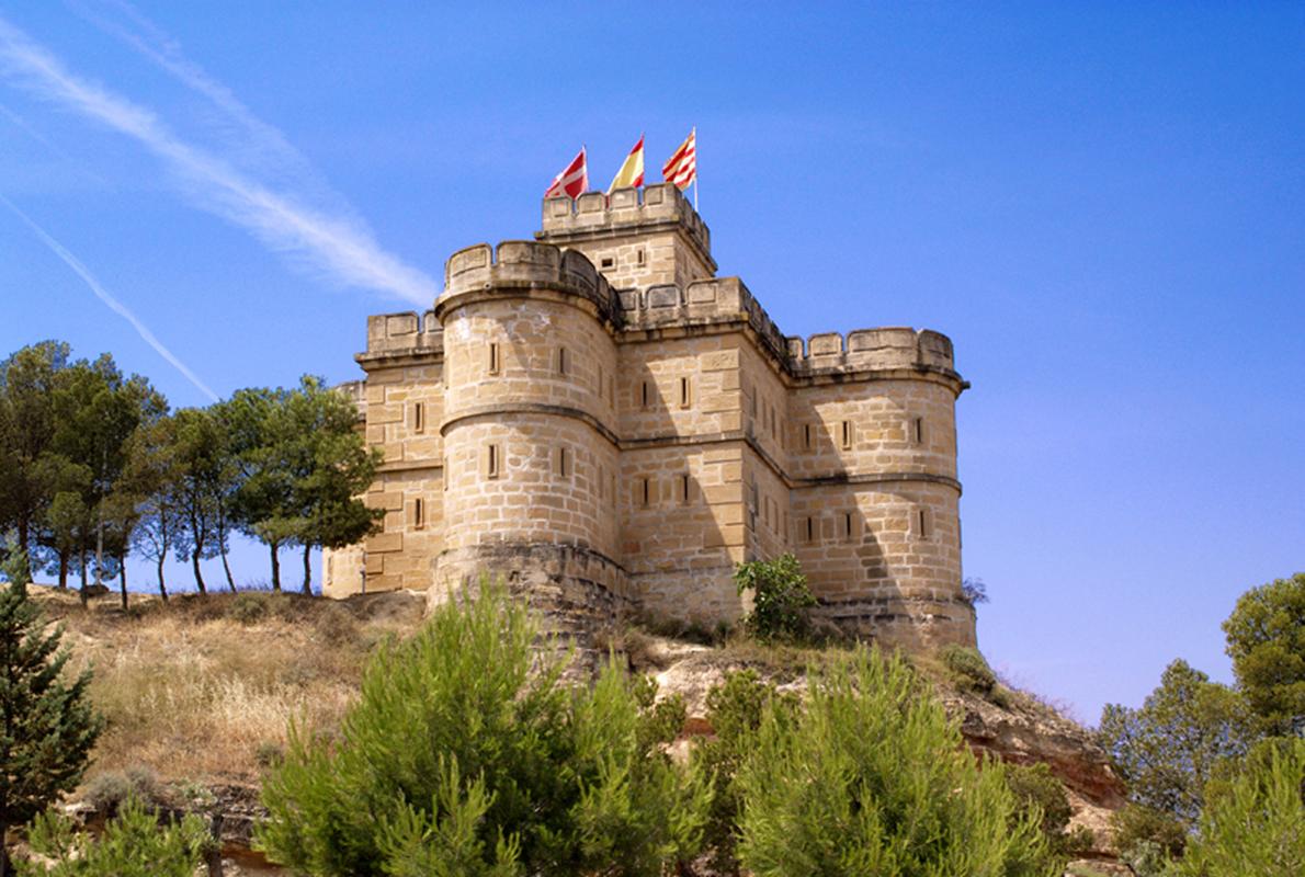 Los menores estaban cazando pokémons de noche, en los alrededores de la Torre Salamanca de Caspe (en la imagen), una fortificación situada a las afueras de la localidad