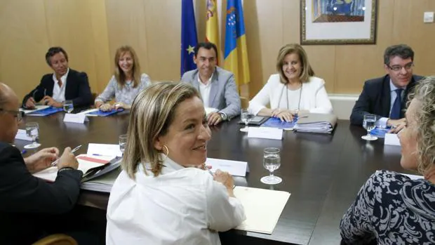 Ana Oramas durante la reunión con el PP