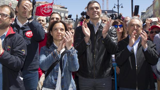 La alcaldesa de Getafe y líder del PSOE-M, Sara Hernández, junto a Pedro Sánchez