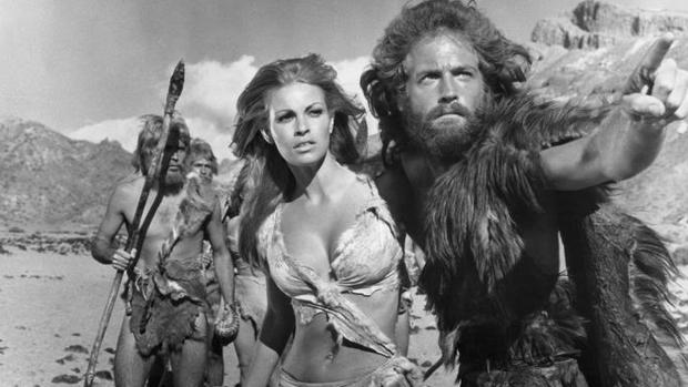 Raquel Welch y John Richardson en 'Un Millón de Años', rodada en Canarias en 1966