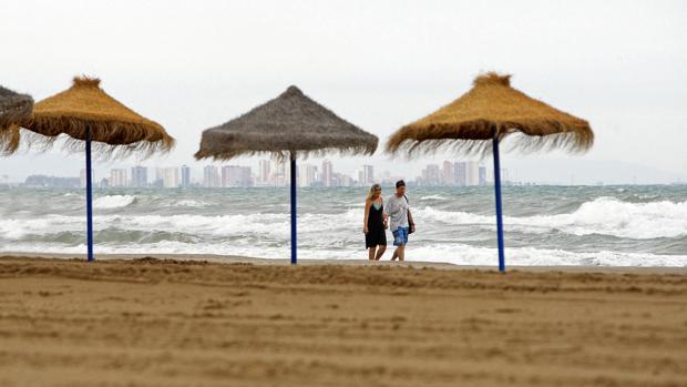 Imagen de archivo de la playa de la Malvarrosa un día de tormenta (Valencia)