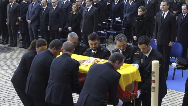 Imagen del funeral de Estado por los policías que murieron en el atentado