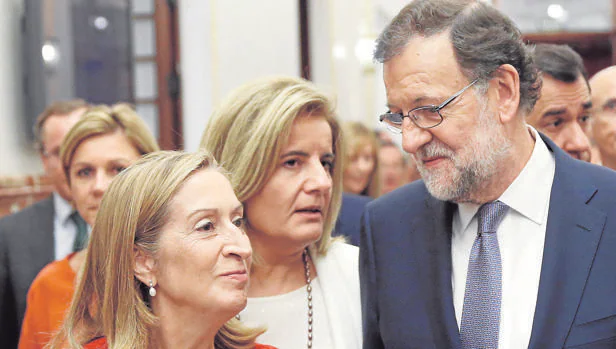 Mariano Rajoy y Ana Pastor, en el Congreso el miércoles 31, tras la primera votación de la investidura