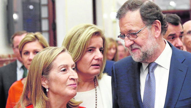 Mariano Rajoy y Ana Pastor, en el Congreso el miércoles 31, tras la primera votación de la investidura