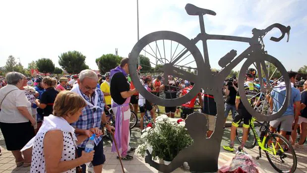 Valladolid dedica un monolito a los ciclistas víctimas de accidentes de tráfico