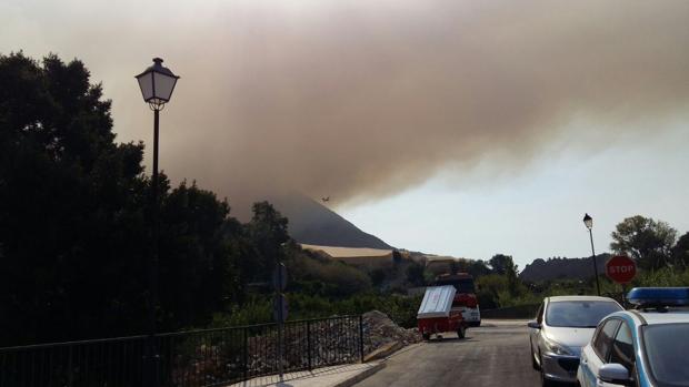 Imagen del incendio de Bolulla tomada a las once y media de la mañana de este martes