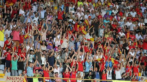 Casi 14.000 espectadores llenaron el estadio del Reino de León