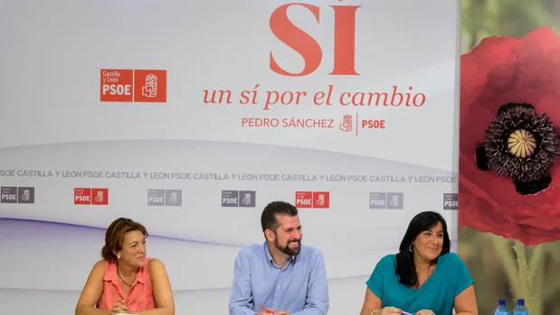 Soraya Rodríguez, Luis Tudanca y Ana Sánchez durante el Comité Autonómico del PSCL