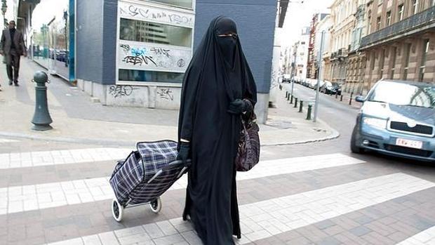 Una mujer con «niqab»