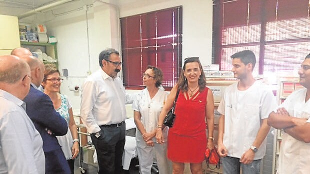 El consejero de Sanidad visitó el Punto de Atención de Urgencias Médicas instalado en la Feria de Albacete