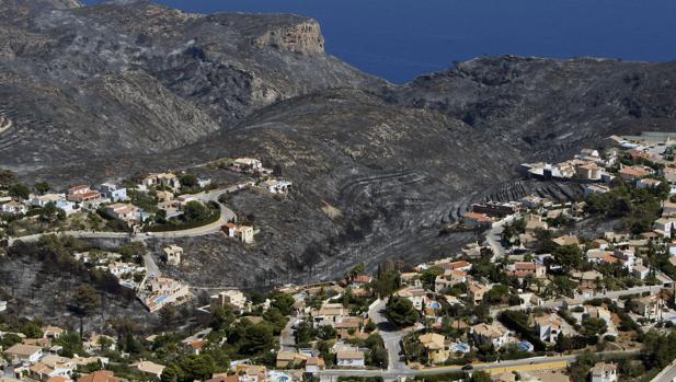Vista general de la zona afectada por el incendio de Jávea y Benitatxell