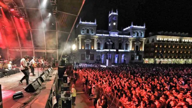Plaza Mayor de Valladolid durante el concierto de La M.O.D.A