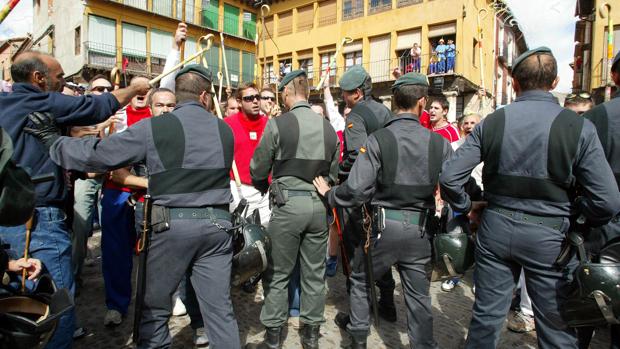 Efectivos de la Guardia Civil en Tordesillas, en una pasada edición del extinto Toro de la Vega