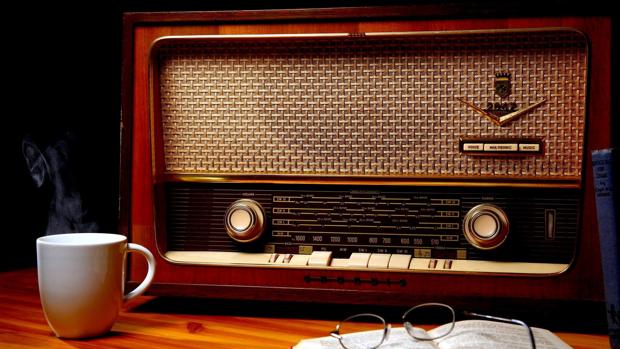 Aparato de radio antiguo