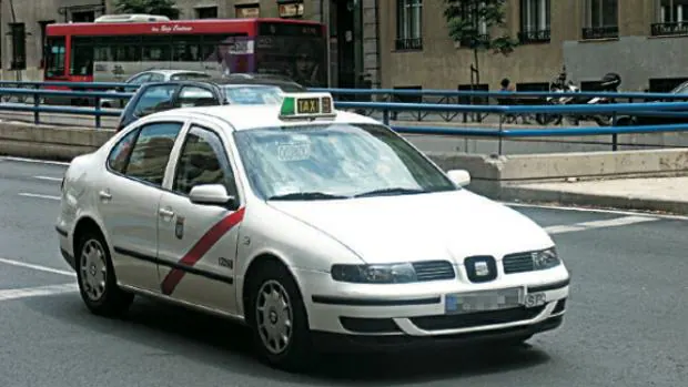 Taxi en las calles de Madrid