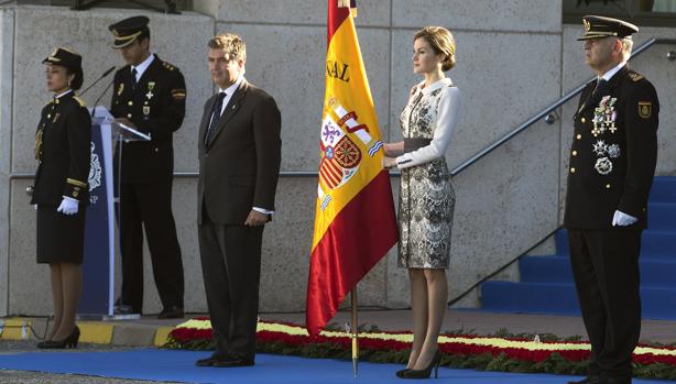 La Reina entregó la bandera de España a la Escuela de Policía de Ávila el pasado noviembre
