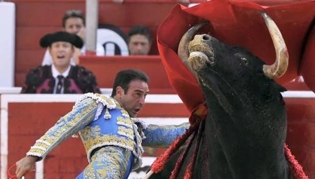 Enrique Ponce cortó una oreja a «Gallina», de Samuel Flores