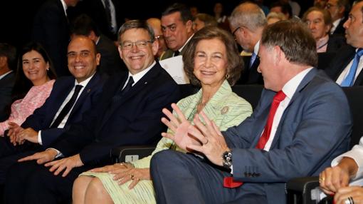 Imagen de Doña Sofía junto al presidente de la Generalitat