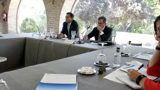 Miguel Cardoso y Juan Carlos Hidalgo, director territorial centro de BBVA, en la presentación del informe
