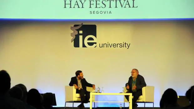 El economista y empresario Guillermo de la Dehesa y el filósofo Fernando Savater participan en el Hay Festival 2016