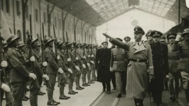 Llegada del jefe de las SS, Heinrich Himmler, a la Estación del Norte en Madrid