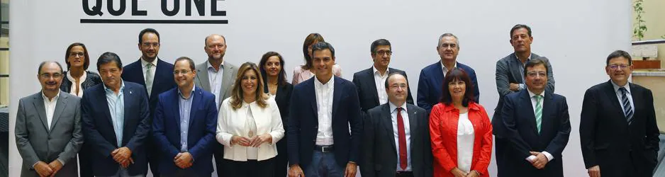 Pedro Sánchez, junto a sus barones, el año pasado