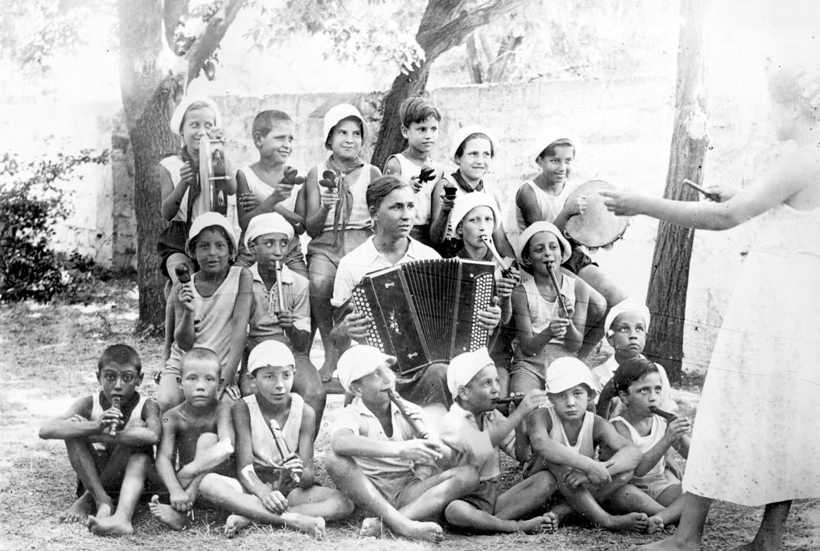 Una de las fotografías que muestra la exposición sobre los niños evacuados a Rusia durante la Guerra Civil