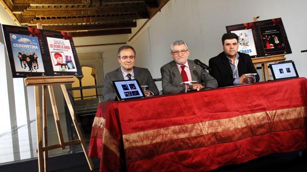 Ángel Felpeto, en el centro, durante la presentación la programación