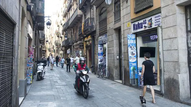 Un vista de la calle Sant Pau, en el barrio del Raval de Barcelona